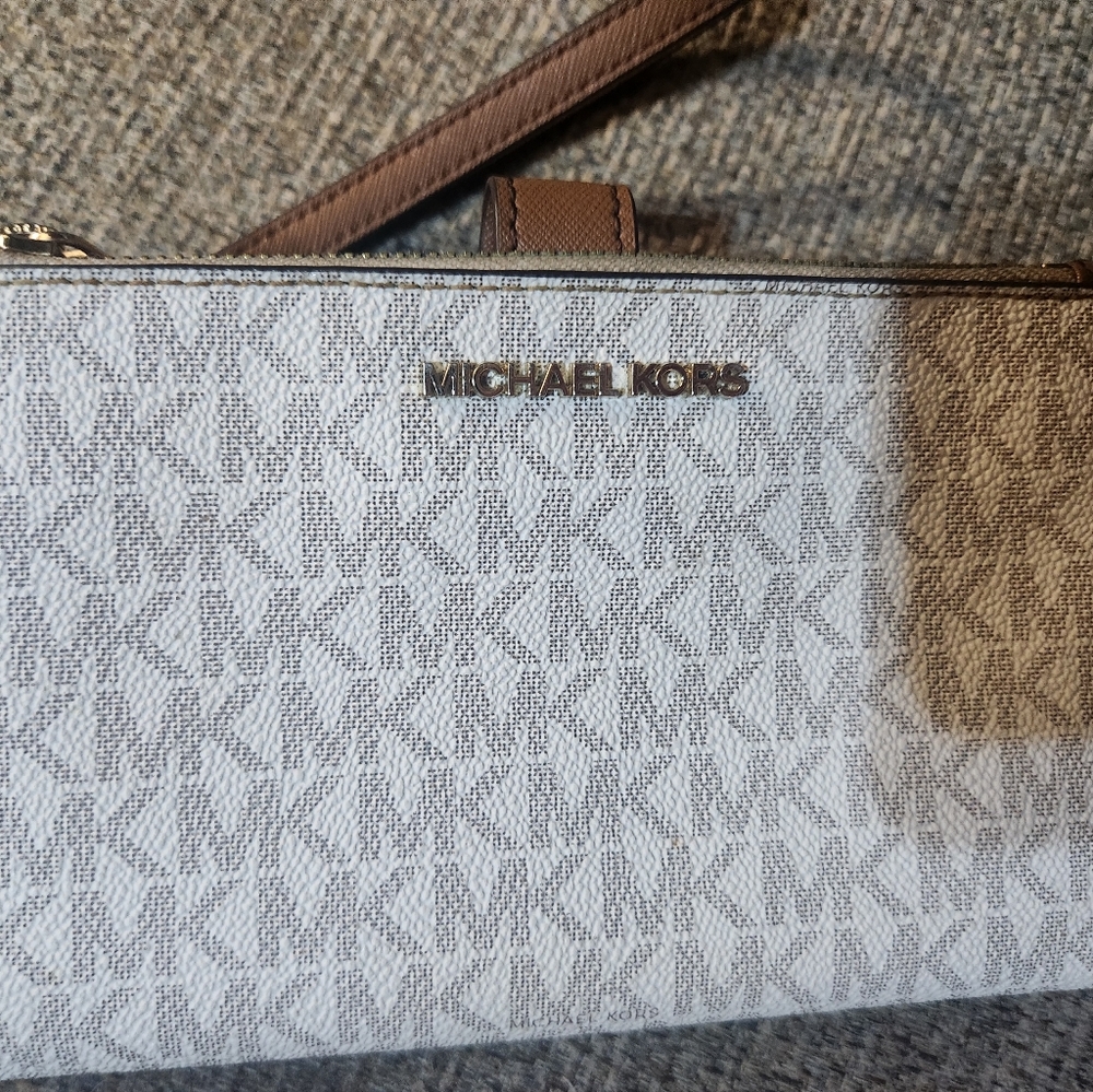 Wristlet phone case